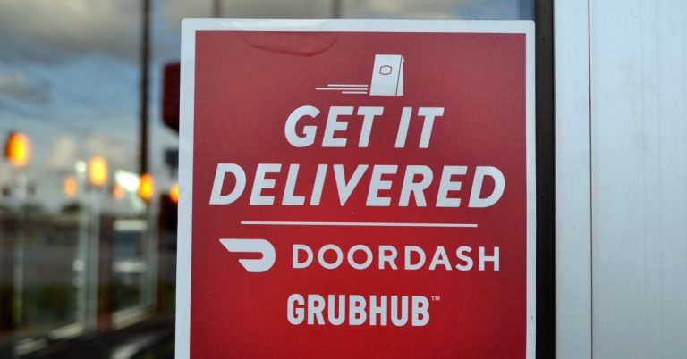 Chicago Sues Grubhub and DoorDash for Allegedly Scamming Basically Everyone: Restaurants, Drivers, and Customers