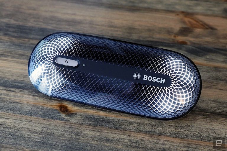 Bosch’s hand-held clothes zapper trades one odor for another