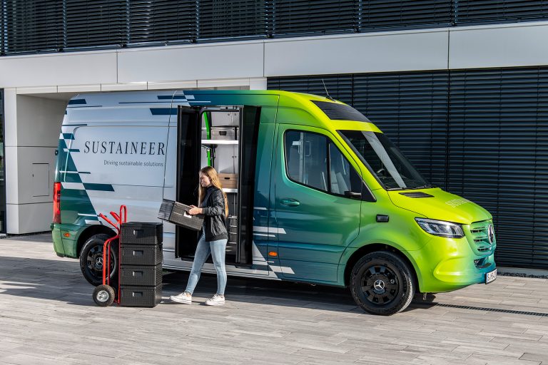 Mercedes’ electric delivery van concept cleans the surrounding air