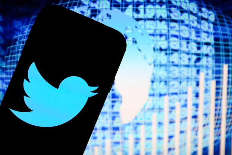 Twitter tests swiping between Home and Latest Tweets on iPhone