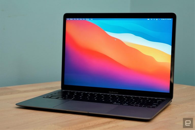 Apple sold a record number of MacBooks last quarter