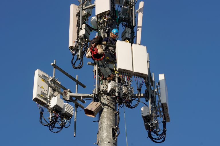 AT&T and Verizon will delay 5G expansion over aircraft safety issues