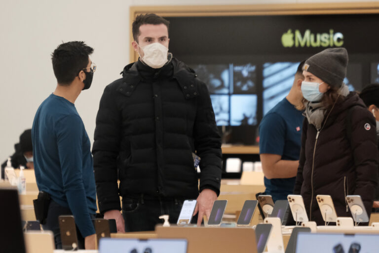 Apple reinstates mask requirements across all US stores