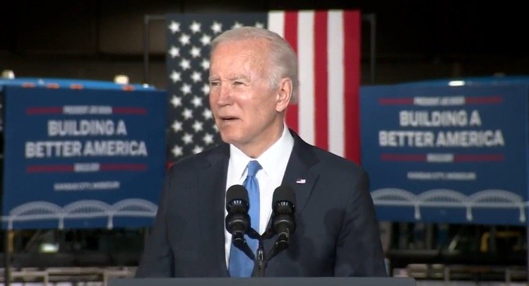 Biden Struggles to Read Teleprompter, Forgets Name of Kansas City Mayor, Tells Made Up Story About Amtrak Conductor While Promoting Infrastructure Law (VIDEO)