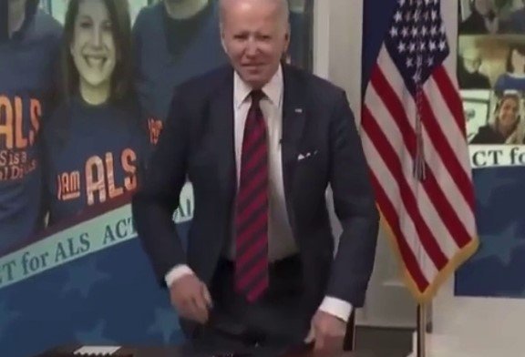 WTH?… Old Joe Biden Quits Talking at His Studio Stage and a Dog Barks as He Shuffles Away (VIDEO)