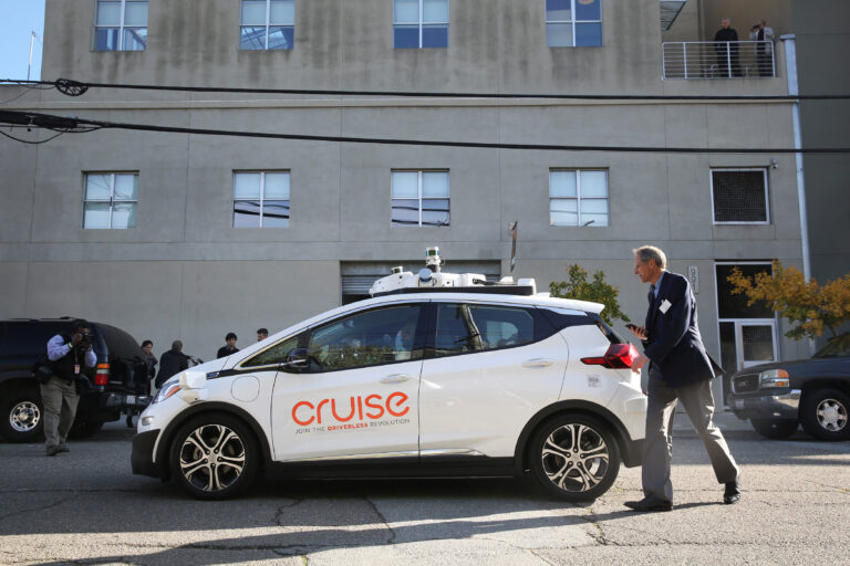 Cruise CEO to step down as GM accelerates self-driving car plans