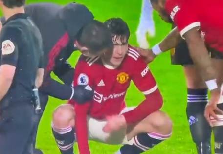 Another One… Manchester United Player Stops Play, Leaves Game Early with Reported Chest Pains