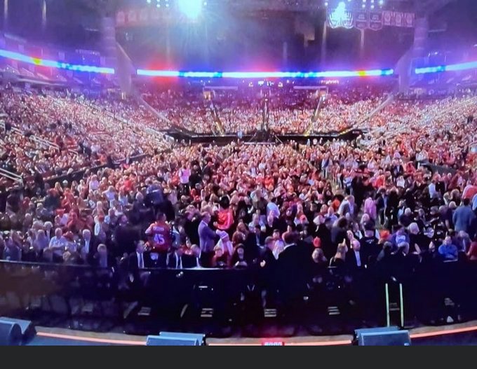 THOUSANDS Turn Out to See President Trump in Houston — AMAZING VIDEO!