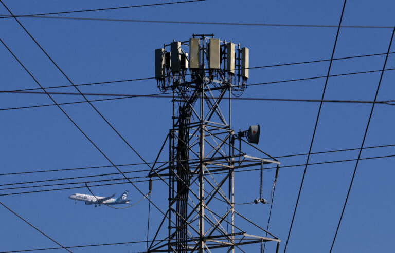 The FAA has reached a deal with Verizon and AT&T for C-Band 5G at airports