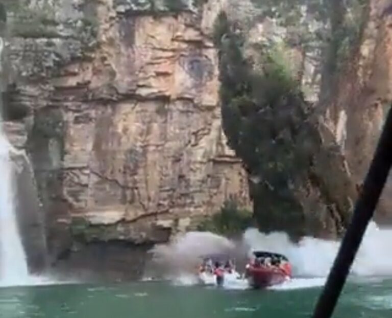 At Least 7 Dead, 32 Injured After Giant Wall of Rock Crushes Boaters in Brazil (VIDEOS)