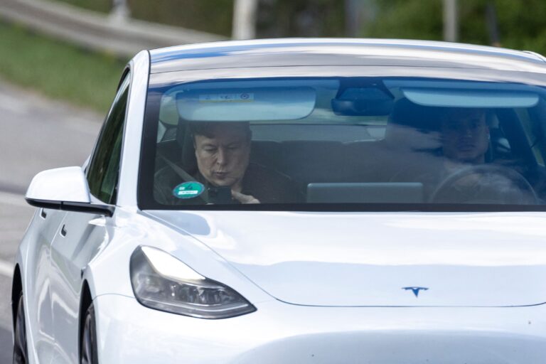 Tesla delivered nearly 1 million EVs in 2021