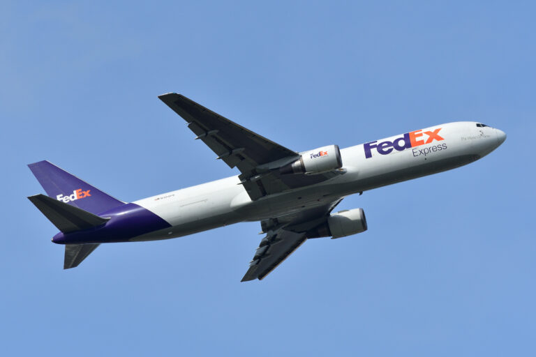 FedEx wants to equip cargo aircraft with anti-missile lasers