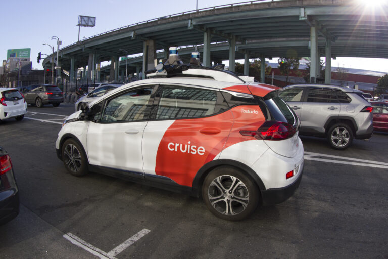 GM’s Cruise now offers public driverless taxi rides in San Francisco