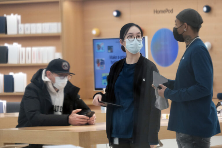 Apple may soon drop mask requirements for retail and corporate employees