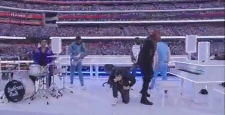 Eminem Takes a Knee During Super Bowl Halftime Performance (VIDEO)