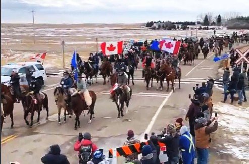 Send In the Cavalry! Hundreds of Cowboys on Horseback Join Freedom Convoy Protesters at Coutts Crossing in Alberta