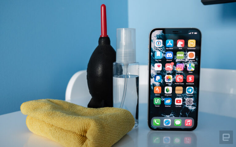 How to clean all the screens in your home