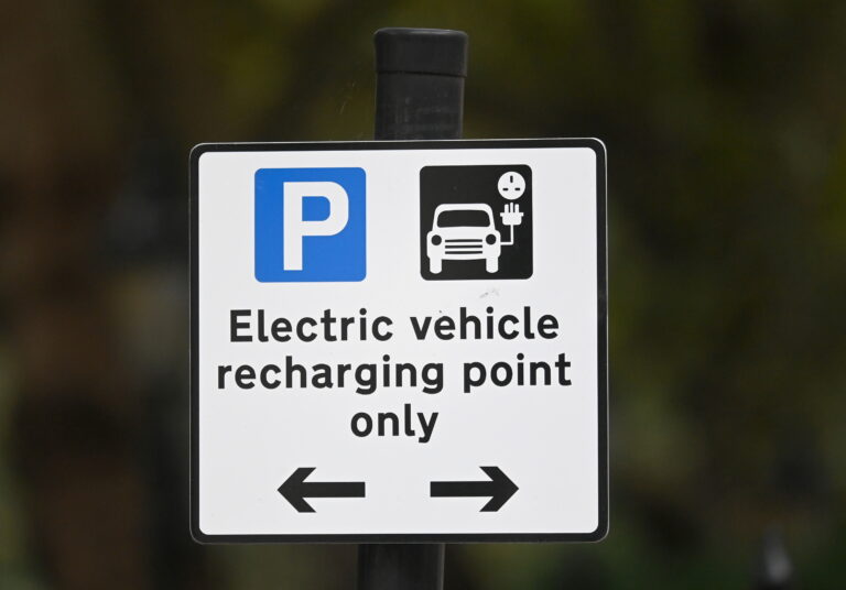 UK promises a network of 300,000 EV chargers by 2030