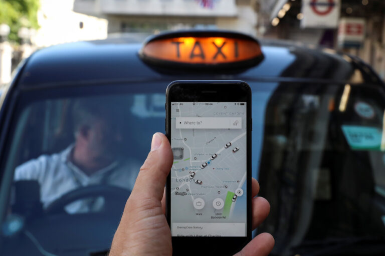 Uber secures 30-month London taxi license