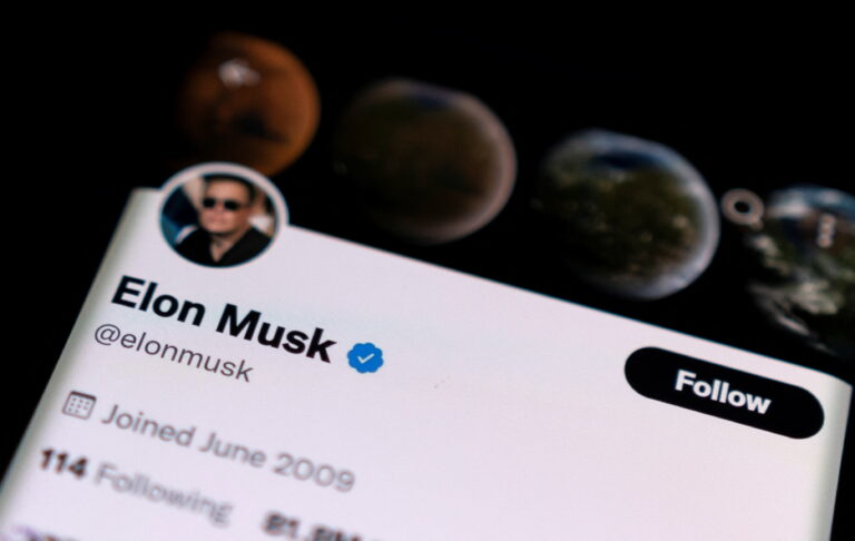 Elon Musk must continue to have his Tesla tweets checked before posting