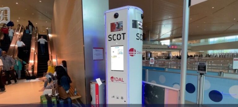 7-Foot Robot at Dallas Love Field Airport Watches for Unmasked Travelers, Will Notify Law Enforcement of Potential Crimes (VIDEO)
