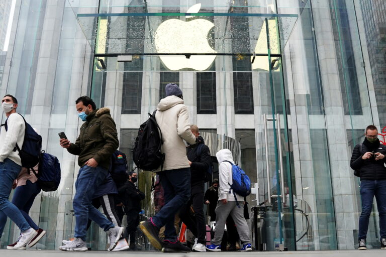 Apple Store workers in Atlanta are forming a union ‘because we love this company’