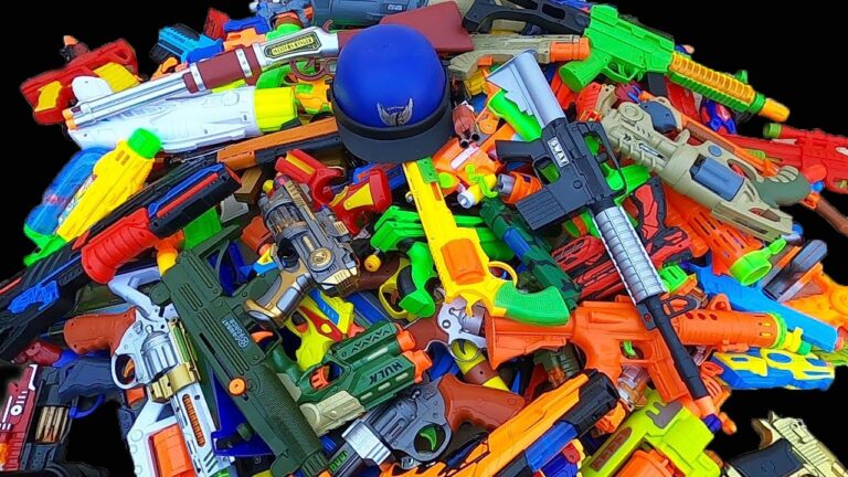 A Lot of Toy Guns – Toy Pistols in the 3 Box.